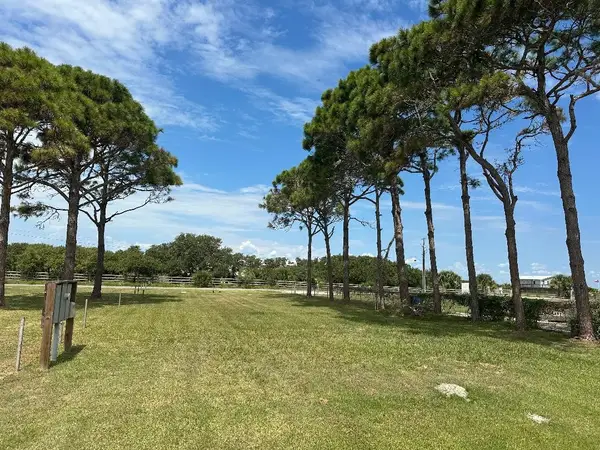 207 W Taylor Avenue, Port O Connor, TX 77982