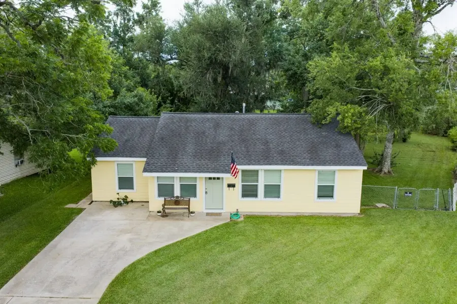 55 Elm Court, Lake Jackson, TX 77566 - #2
