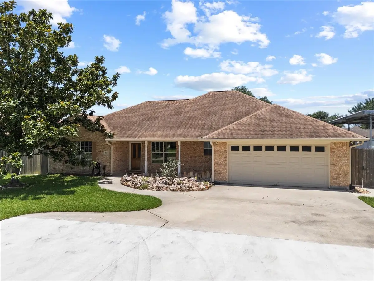 607 Sharondoah Drive, Highlands, TX 77562 - #1