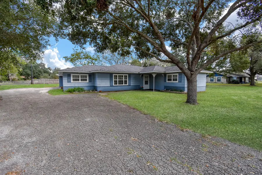 1510 Michael Street, El Campo, TX 77437 - Image #3