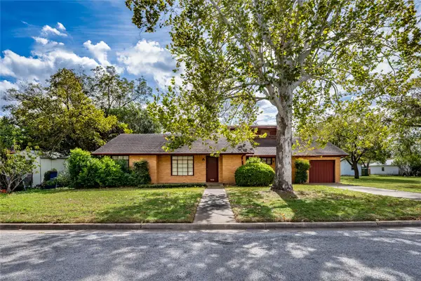 658 E Milam Street, La Grange, TX 78945