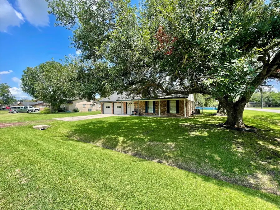 63 Ivy Court, Jones Creek, TX 77541 - Image #2