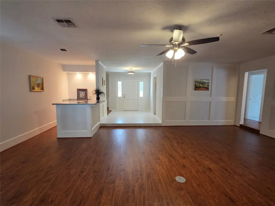 418 Longview Drive, Sugar Land, TX 77478 - Image #3