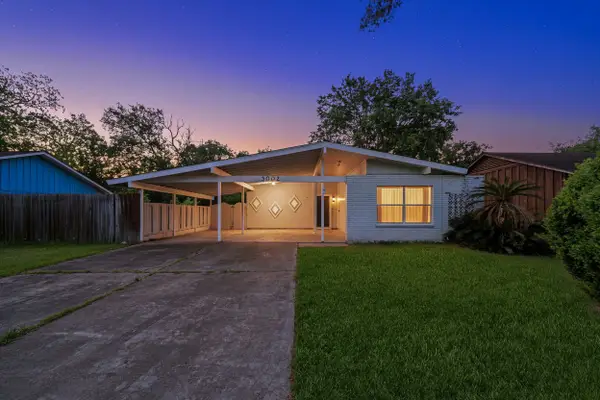 3002 Newcastle Drive, Baytown, TX 77521