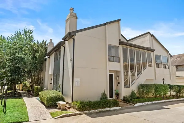 1112 Bering Drive #67, Houston, TX 77057