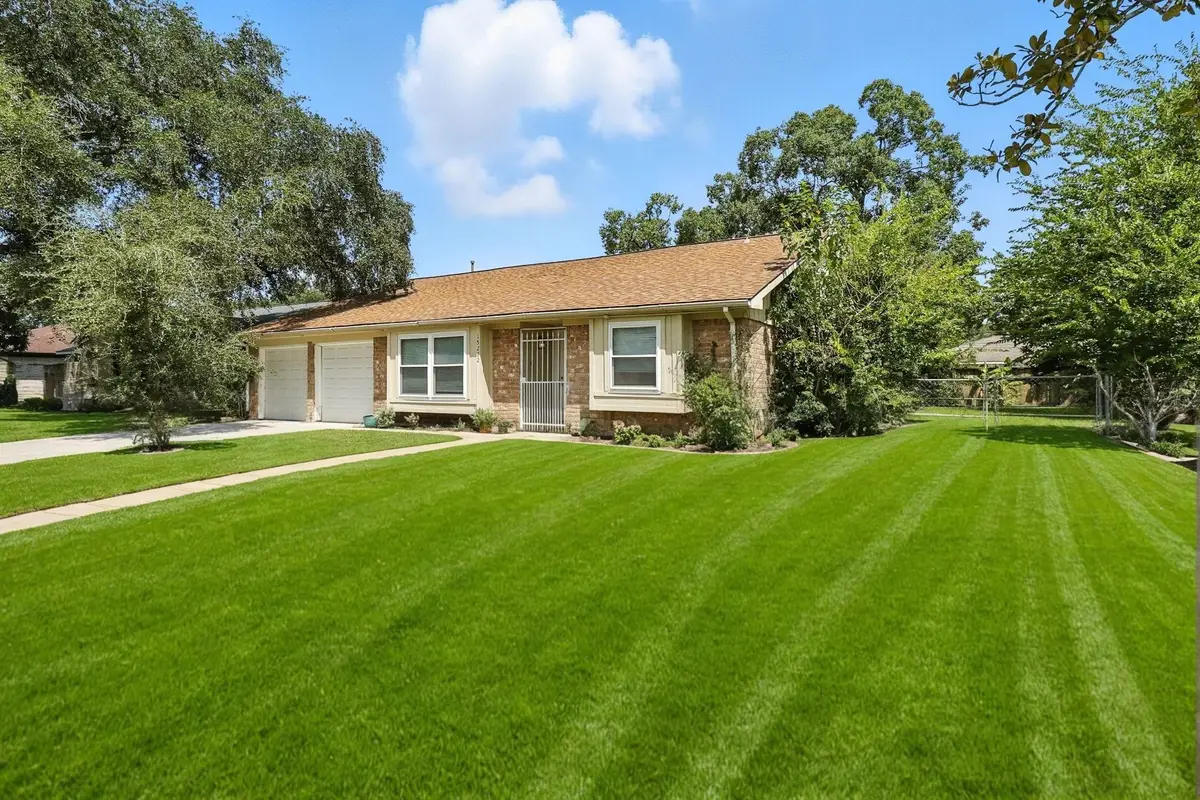 15222 E Hutchinson Circle, Houston, TX 77071 - Image #1