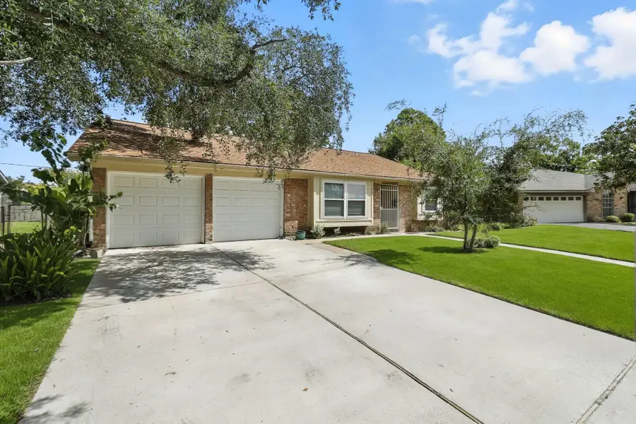 15222 E Hutchinson Circle, Houston, TX 77071 - Image #2