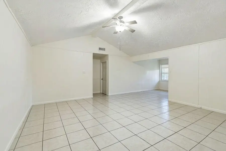 15222 E Hutchinson Circle, Houston, TX 77071 - Image #3