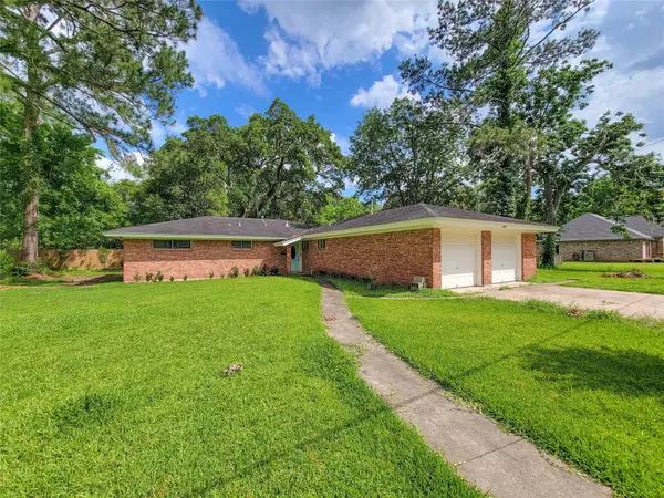 1102 Avenue C, Sweeny, TX 77480