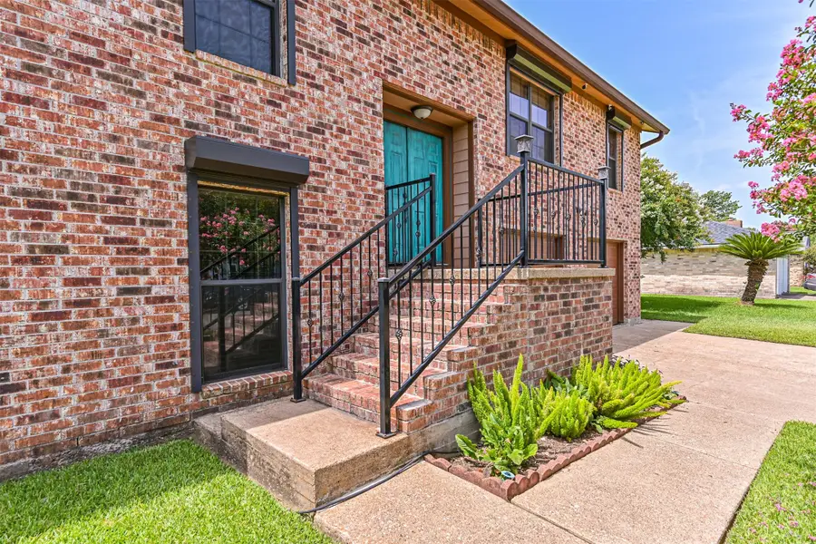 5513 Rock Springs Drive, La Porte, TX 77571 - Image #3