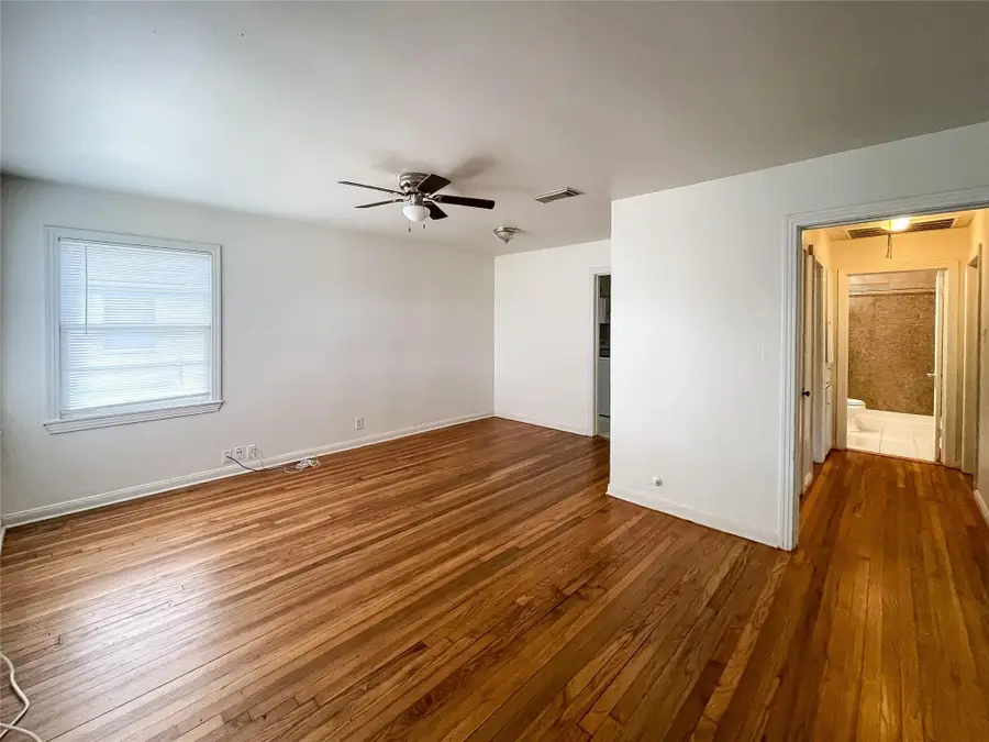 1241 Chevy Chase Drive, Angleton, TX 77515 - Image #2