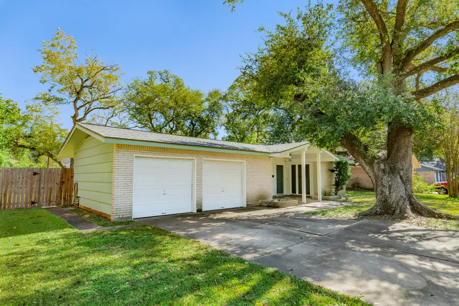 521 Sycamore Street, Lake Jackson, TX 77566 - Image #3