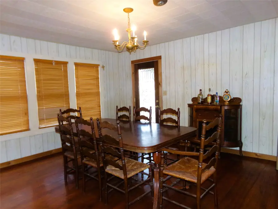 403 N West Street, Weimar, TX 78962 - Image #3