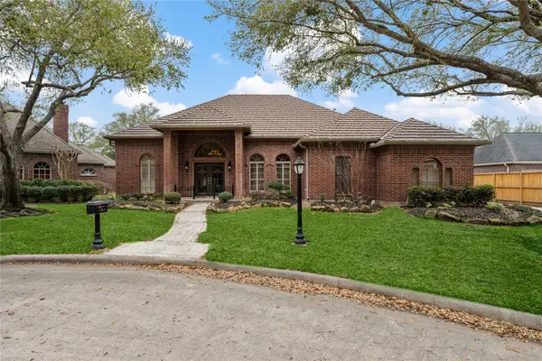 14 Champions Bend Circle, Houston, TX 77069