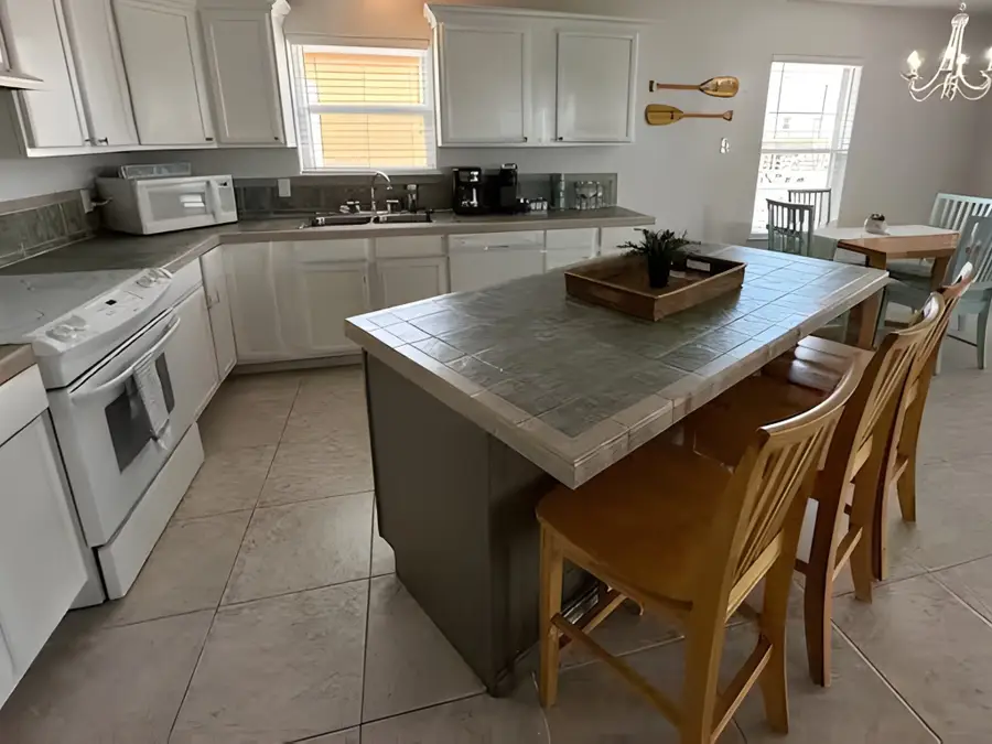 982 Nassau, Port Bolivar, TX 77650 - #3