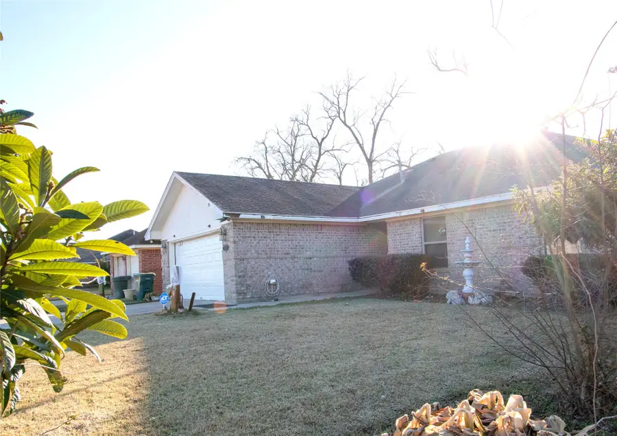 2310 Kings Court Street, Beaumont, TX 77701 - Image #2