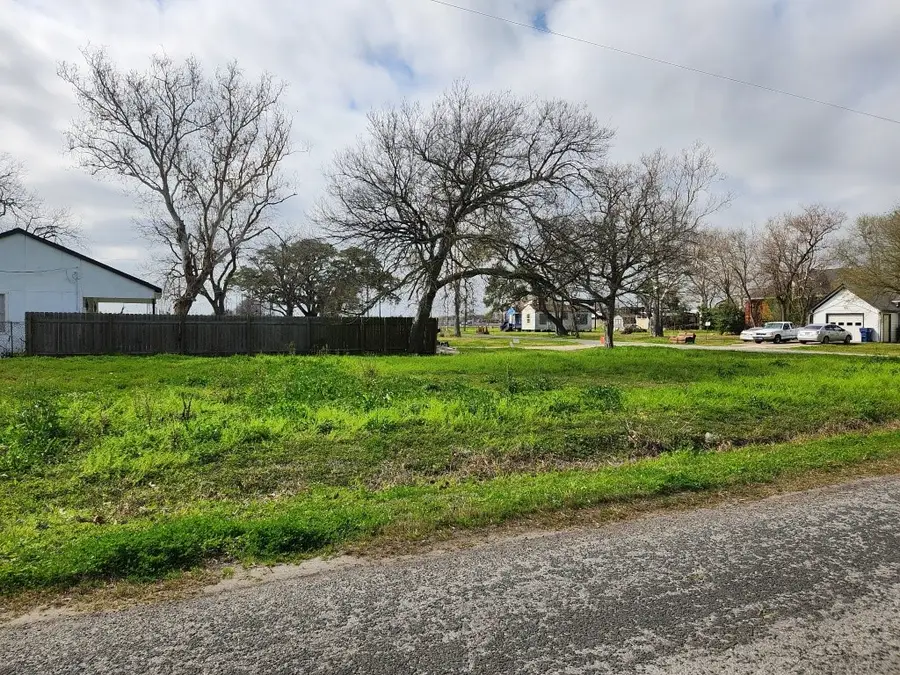 1303 2nd Avenue S, Texas City, TX 77590 - #2
