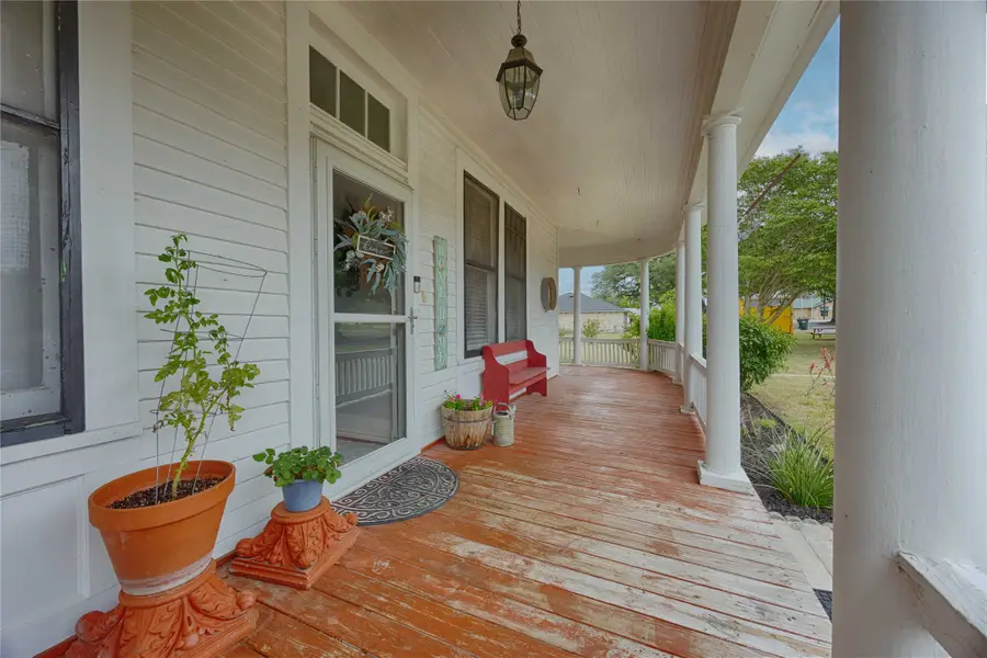 403 E 7th Street, Flatonia, TX 78941 - #3