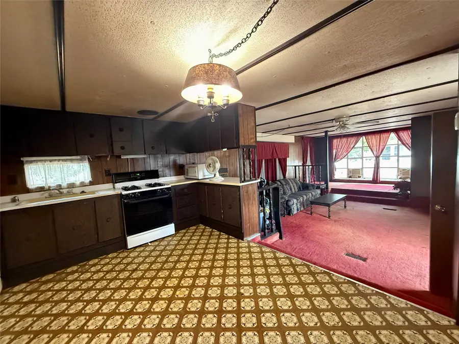 506 S Colorado Street, Flatonia, TX 78941 - Image #2