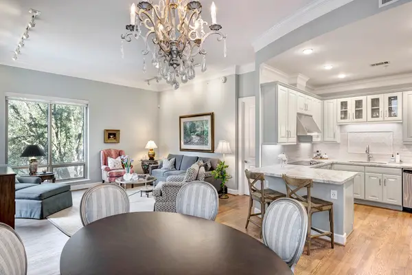 2211 Briarglen Drive #305, Houston, TX 77027