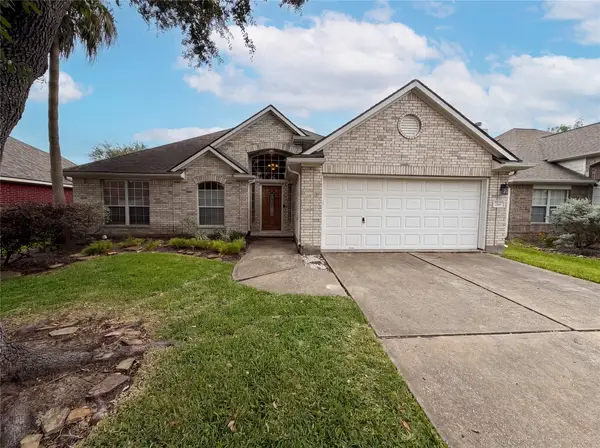 208 Green Cedar Drive, League City, TX 77573