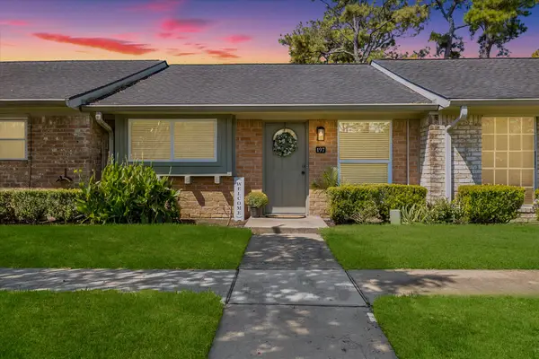 197 W Tri Oaks Lane #197, Houston, TX 77043