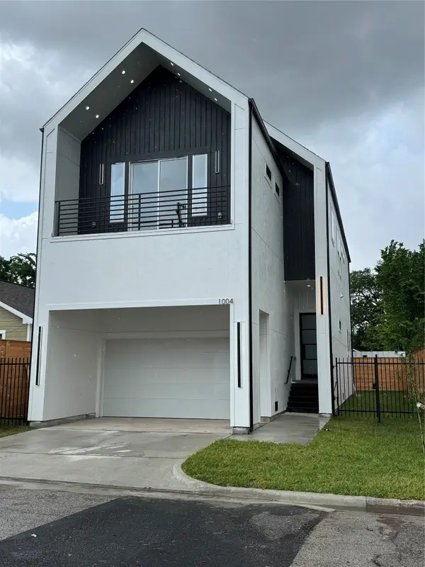 1004 E 32nd Street, Houston, TX 77022