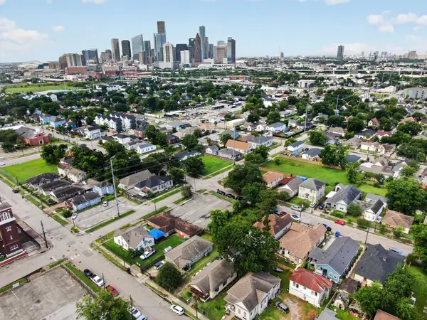2006 Common Street, Houston, TX 77009