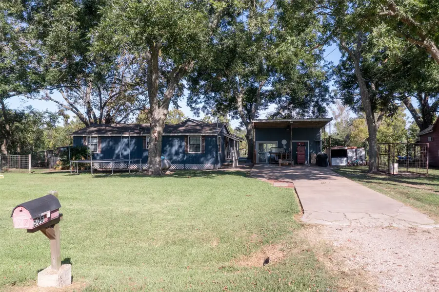 505 Pecan Valley Drive, Wharton, TX 77488 - Image #3