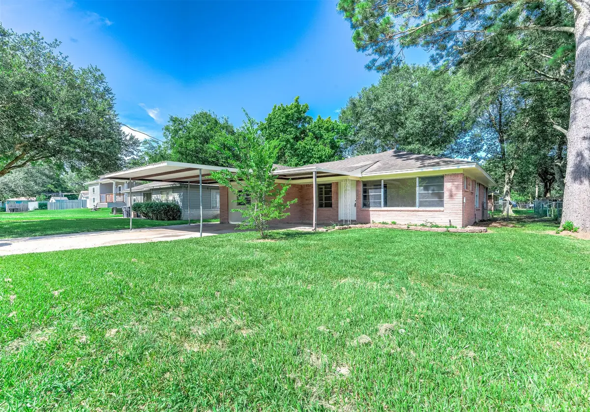 1033 S Booth Lane, Alvin, TX 77511 - #1