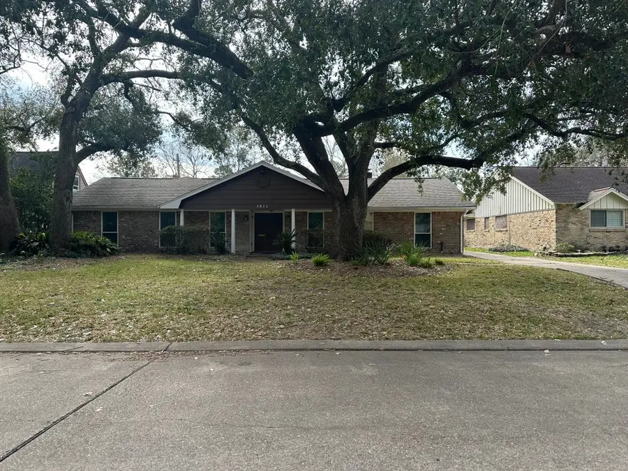 1211 Shorewood Drive, Seabrook, TX 77586 - Image #2