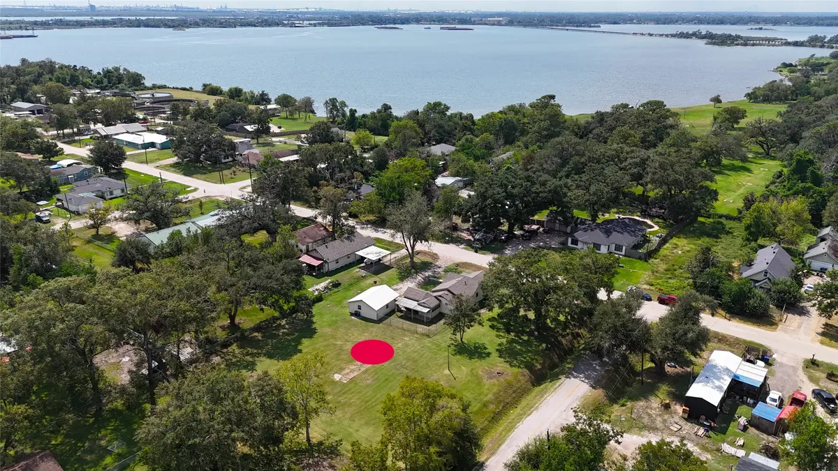 203 S 6th St, Highlands, TX 77562 - Image #1