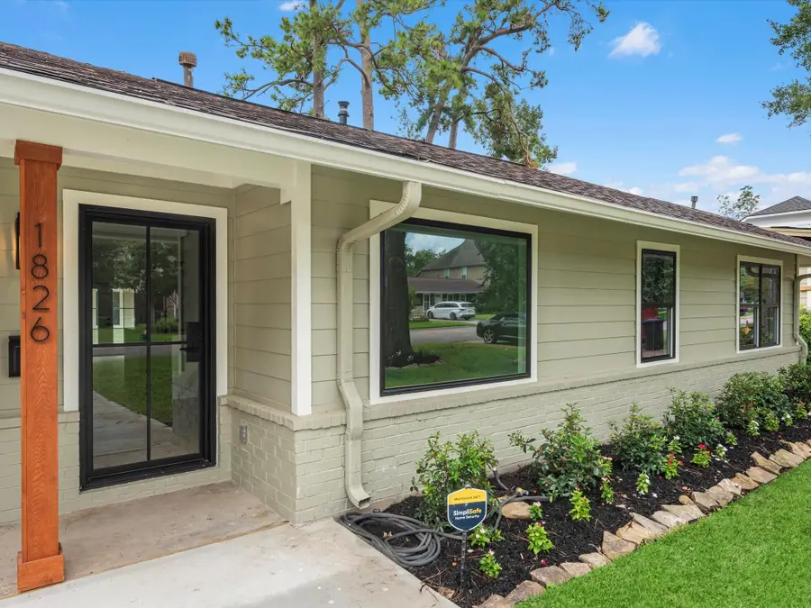 1826 Woodcrest Drive, Houston, TX 77018 - Image #2