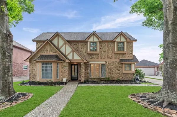 110 Shadow Wood Drive, Sugar Land, TX 77498