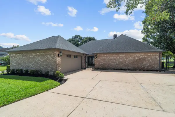 44 Bendwood Drive, Sugar Land, TX 77478
