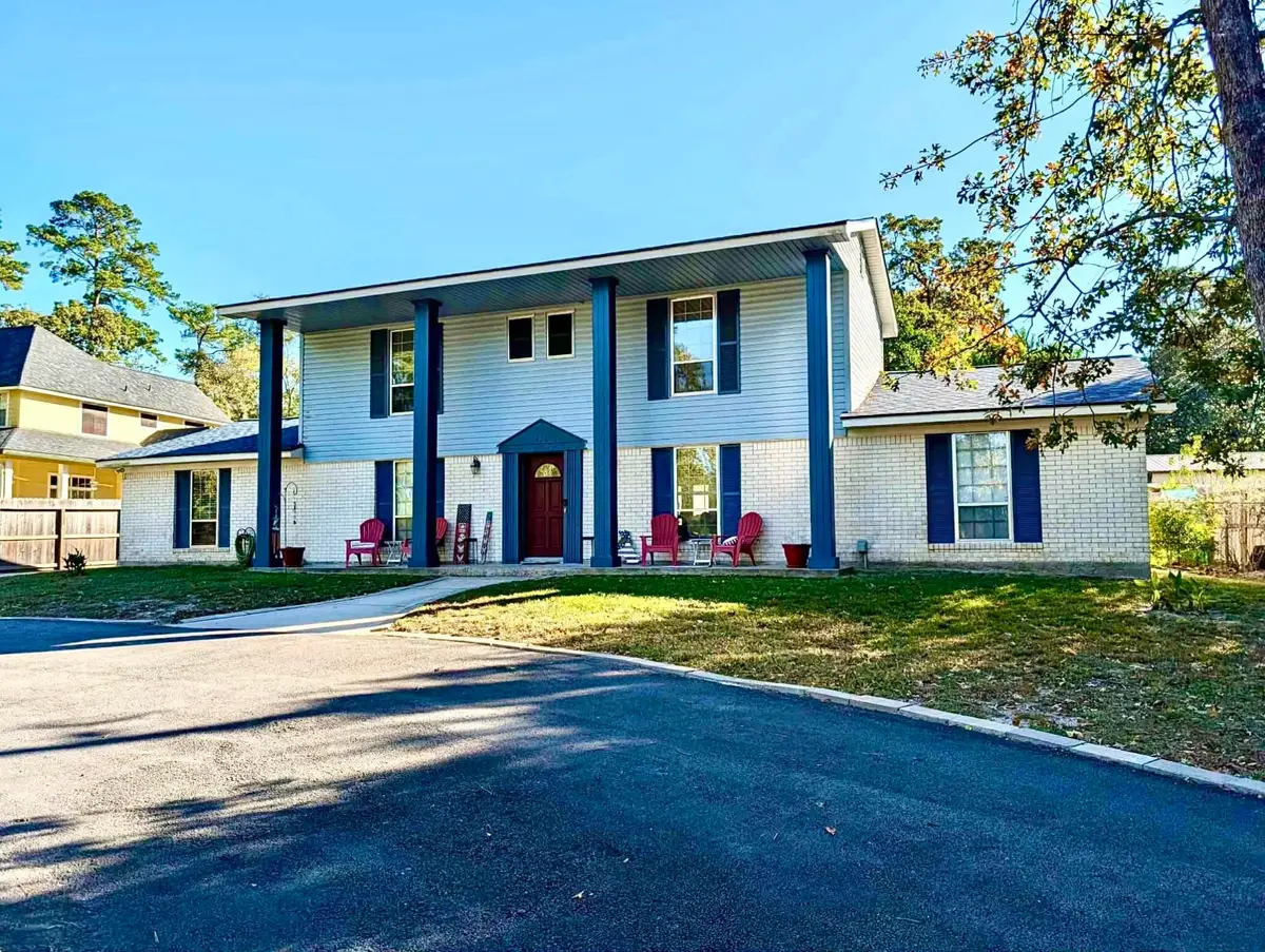 410 Brook Hollow Drive, Conroe, TX 77385 - Image #1