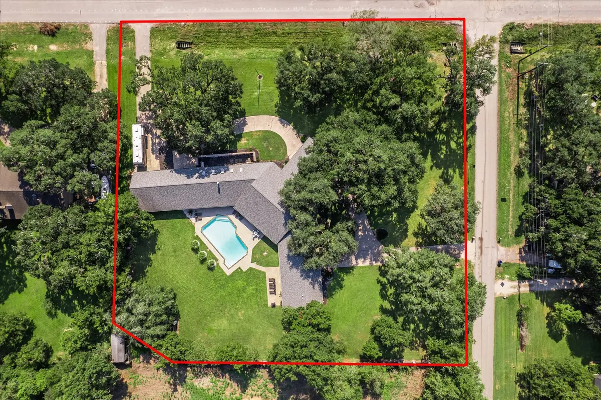 1717 S Columbia Drive, West Columbia, TX 77486 - Image #1