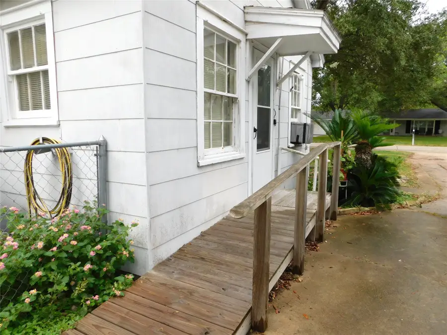 407 Elm Street, El Campo, TX 77437 - #3