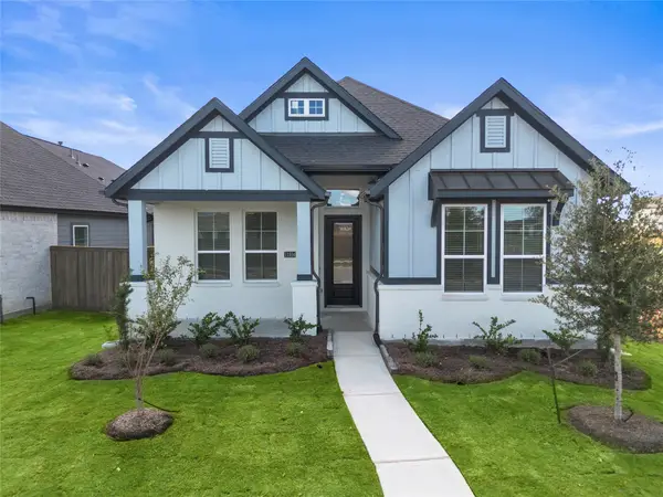 11914 North Pavilion Drive, Mont Belvieu, TX 77523