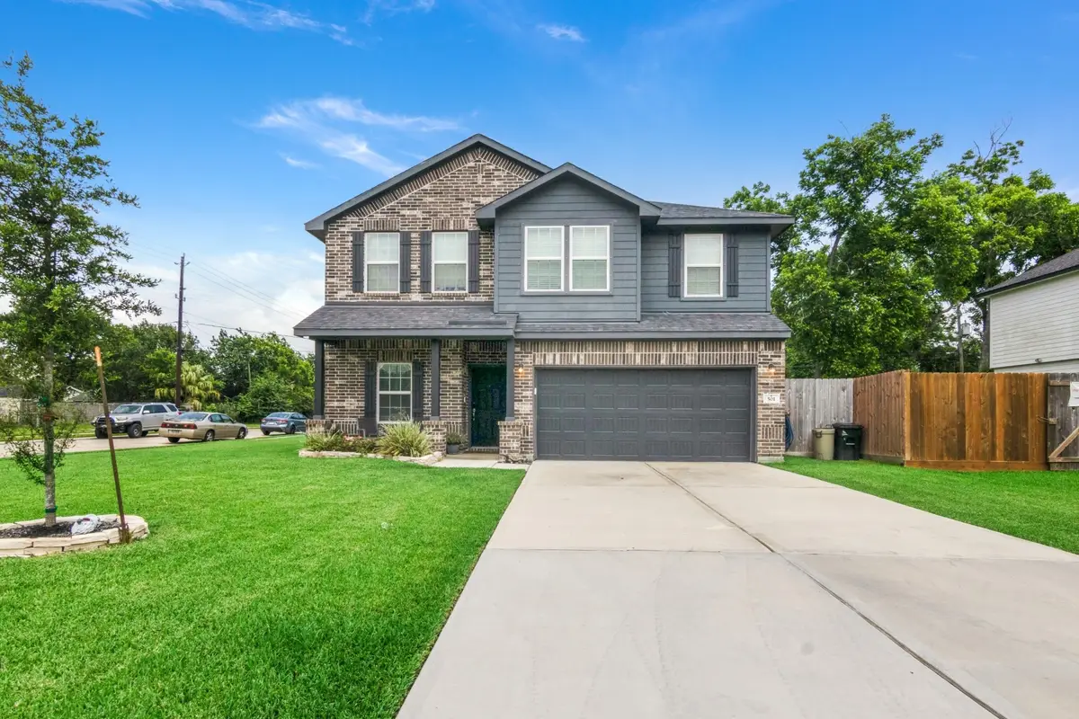 501 S 4th Street, La Porte, TX 77571 - #1