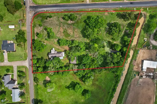 4223 S Main Street, Anahuac, TX 77514