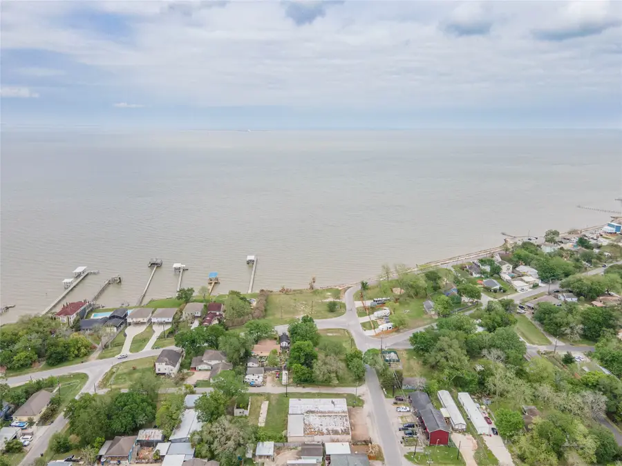 1 Jackson Avenue, Bacliff, TX 77518 - #3