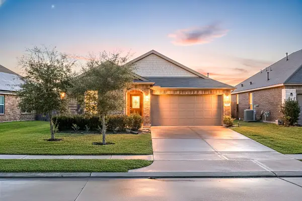 15606 Clearwater Bend Drive, Houston, TX 77044