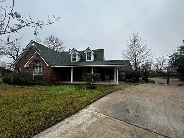 102 Lost Lake Drive, Baytown, TX 77523