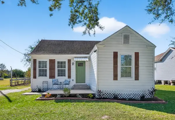 12235 6th Street, Santa Fe, TX 77510