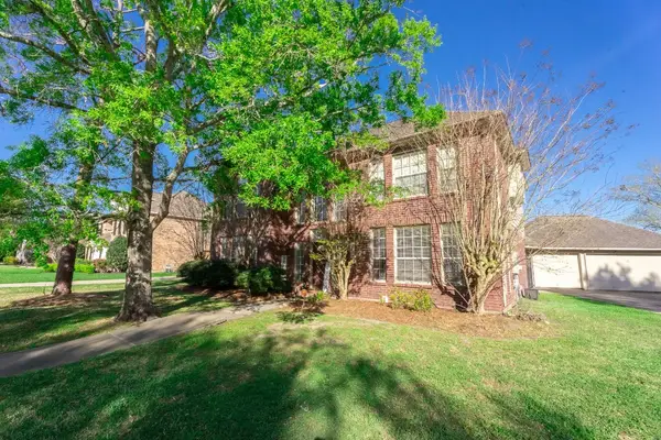 1209 Twin Oaks Street, Friendswood, TX 77546