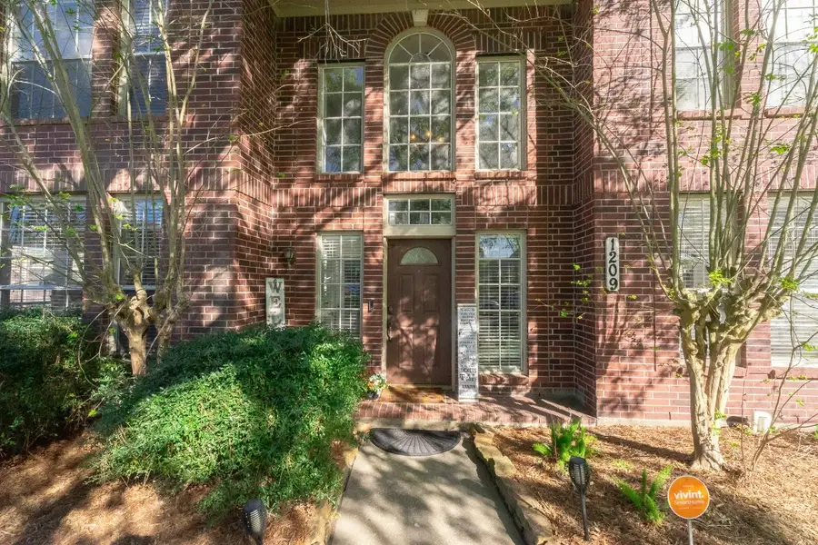 1209 Twin Oaks Street, Friendswood, TX 77546 - #2