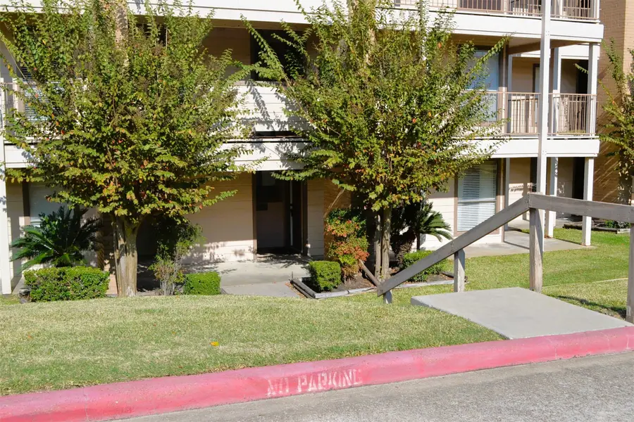 102 Lakeview Terrace #D, Conroe, TX 77356 - Image #2
