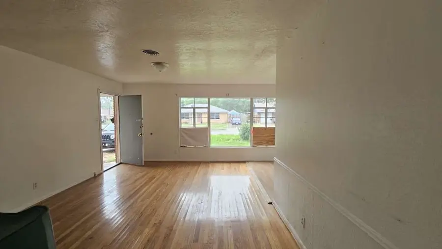 121 W Riverwood Drive, Houston, TX 77076 - Image #3