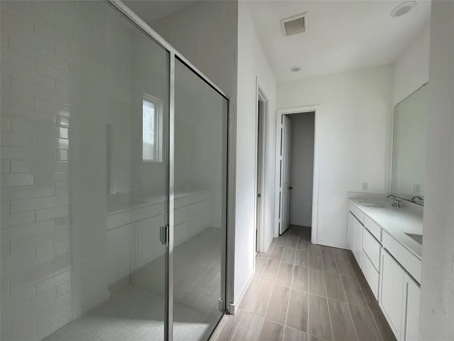 8302 Holly Blue Drive, Rosharon, TX 77583 - Image #2